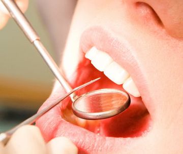 clinica-dental-carolina-puebla-persona-en-tratamiento clinica-dental-carolina-puebla-persona-en-tratamiento